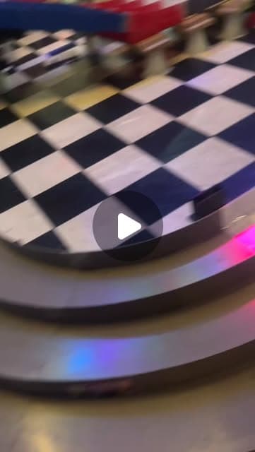 【作ってすぐ走る!】手ぶらでミニ四駆体験!初めての走行でドラマが…!?